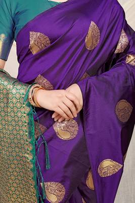 Purple banarasi silk blend saree with zari buttas & green zari border 4