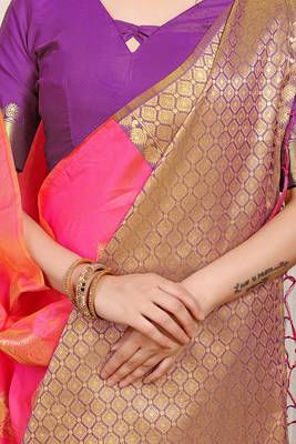 Pink banarasi silk blend saree with zari buttas & green zari border 4