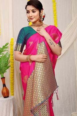 Rani pink banarasi silk blend saree with zari buttas & green zari border 3