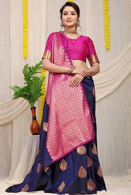Navy blue banarasi silk blend saree with zari buttas & green zari border 2