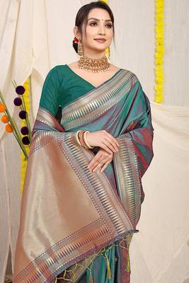 Teal green dual-tone banarasi silk blend saree with zari border & woven buti design 3