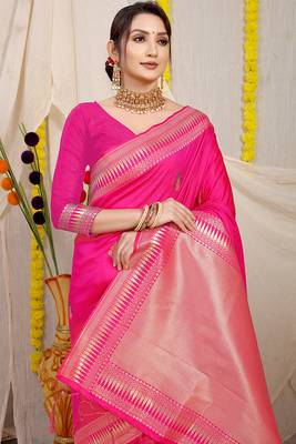 Rani pink banarasi silk blend saree with zari border & woven buti design 3