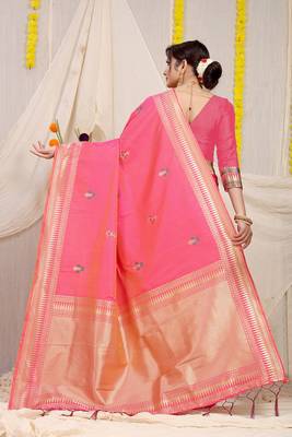 Pink banarasi silk blend saree with zari border & woven buti design 2