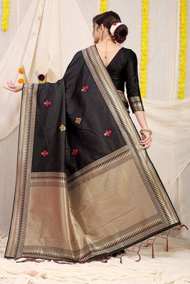 Black banarasi silk blend saree with zari border & woven buti design 2