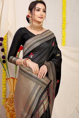 Black banarasi silk blend saree with zari border & woven buti design 3