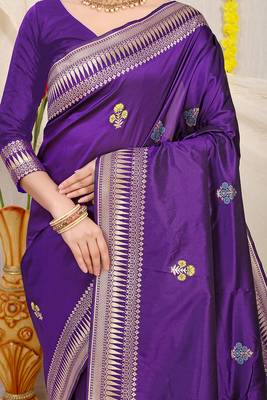 Deep violet banarasi silk blend saree with zari border & woven buti design 4