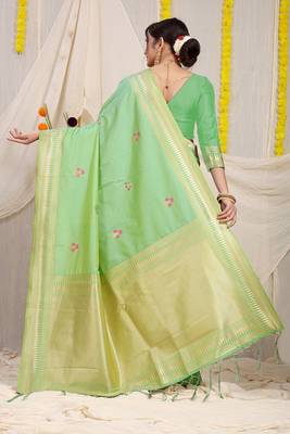 Light green banarasi silk blend saree with zari border & woven buti design 2