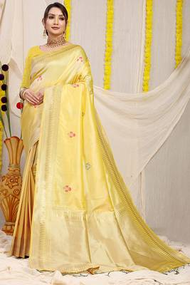 Light yellow banarasi silk blend saree with zari border & woven buti design 1