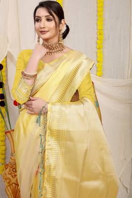 Light yellow banarasi silk blend saree with zari border & woven buti design 3