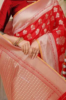 Red banarasi silk blend saree with zari floral weaving & rich pallu 4