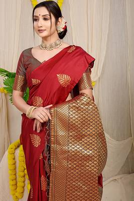 Crimson red banarasi silk blend saree with gold leaf buttis & woven border 3