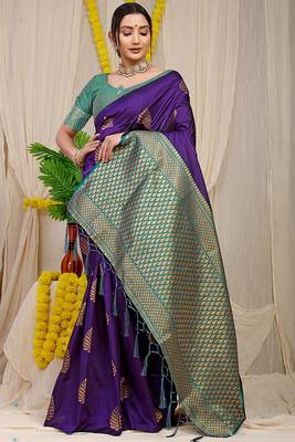 Dark violet banarasi silk blend saree with gold leaf buttis & woven border 2