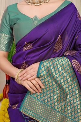 Dark violet banarasi silk blend saree with gold leaf buttis & woven border 4