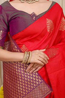 Red banarasi silk blend saree with gold leaf buttis & woven border 4