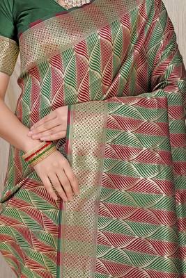 Dark green & maroon banarasi silk blend saree with zari woven geometric pattern 4