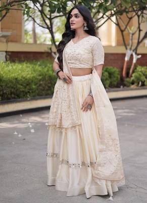 Women Embroidery Zari Sequins-work Navratri Lehenga Choli Set  3