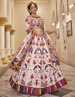 Graceful Pastel Lehenga with Handwork and Intricate Animal-Themed Prints 3