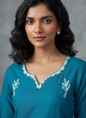 Teal embroidered scalloped short kurti 3