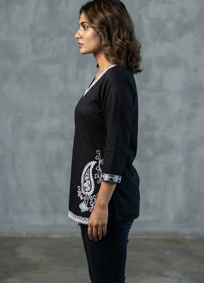 Sophisticated black and white paisley embroidered short kurti 3
