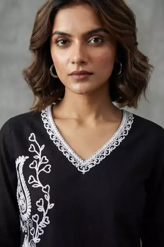 Sophisticated black and white paisley embroidered kurti