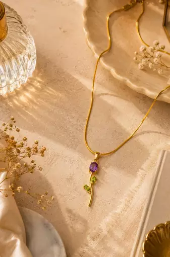 18K Gold Plated Stone Floral Pendant Necklace