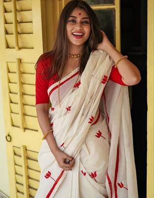 white & red color linen printed lace border sarees 2