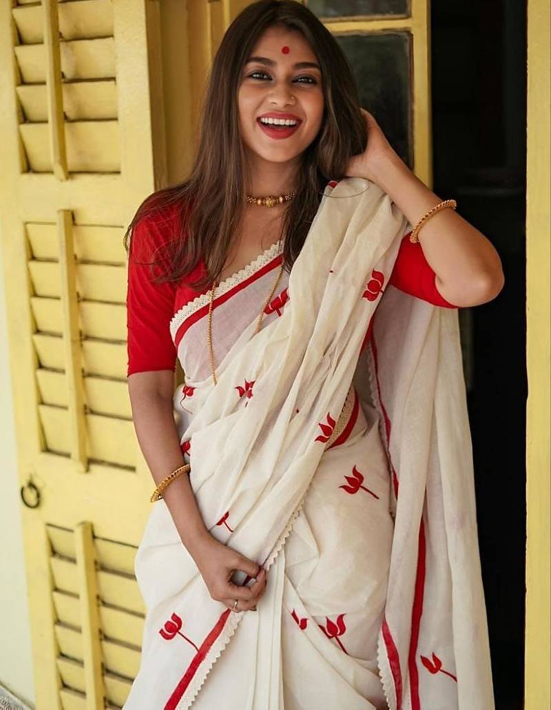 white & red color linen printed lace border sarees