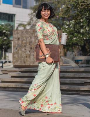 pista green color linen digital printed saree with running print blouse 2