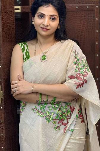 white green color linen digital printed saree