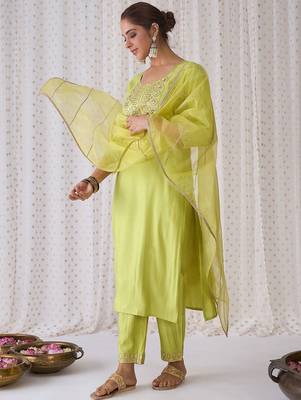 Geometric Embroidered Round Neck Liva Straight Kurta with Trousers & Dupatta 6