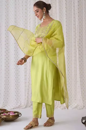Geometric Embroidered Round Neck Liva Straight Kurta with Trousers & Dupatta