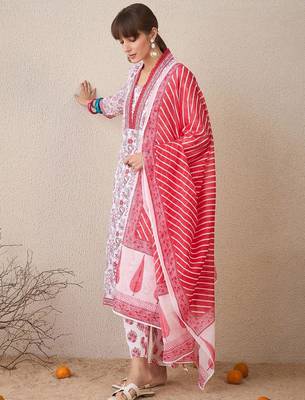 Women Floral Printed Regular Pure Cotton Kurta with Trousers & With Dupatta 5