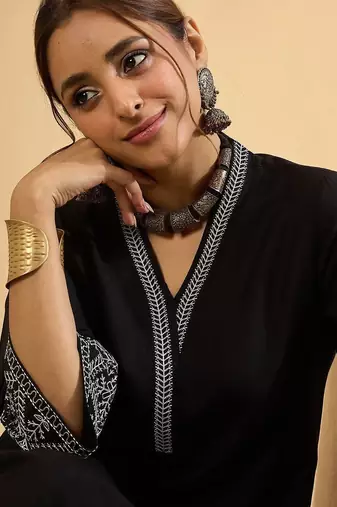 Women Ethnic Motifs Embroidered Regular Thread Work Kurta with Trousers