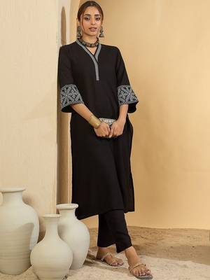 Women Ethnic Motifs Embroidered Regular Thread Work Kurta with Trousers 3