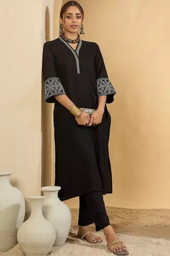 Women Ethnic Motifs Embroidered Regular Thread Work Kurta with Trousers