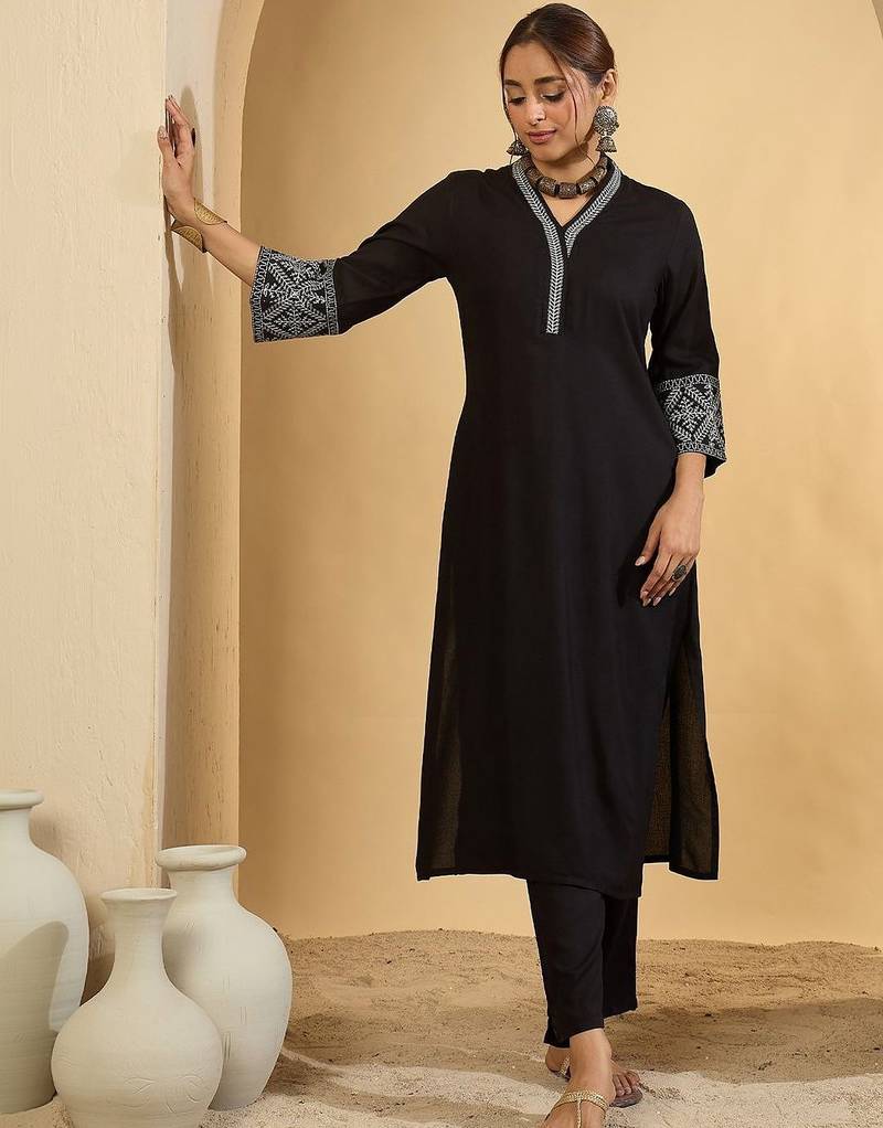Women Ethnic Motifs Embroidered Regular Thread Work Kurta with Trousers