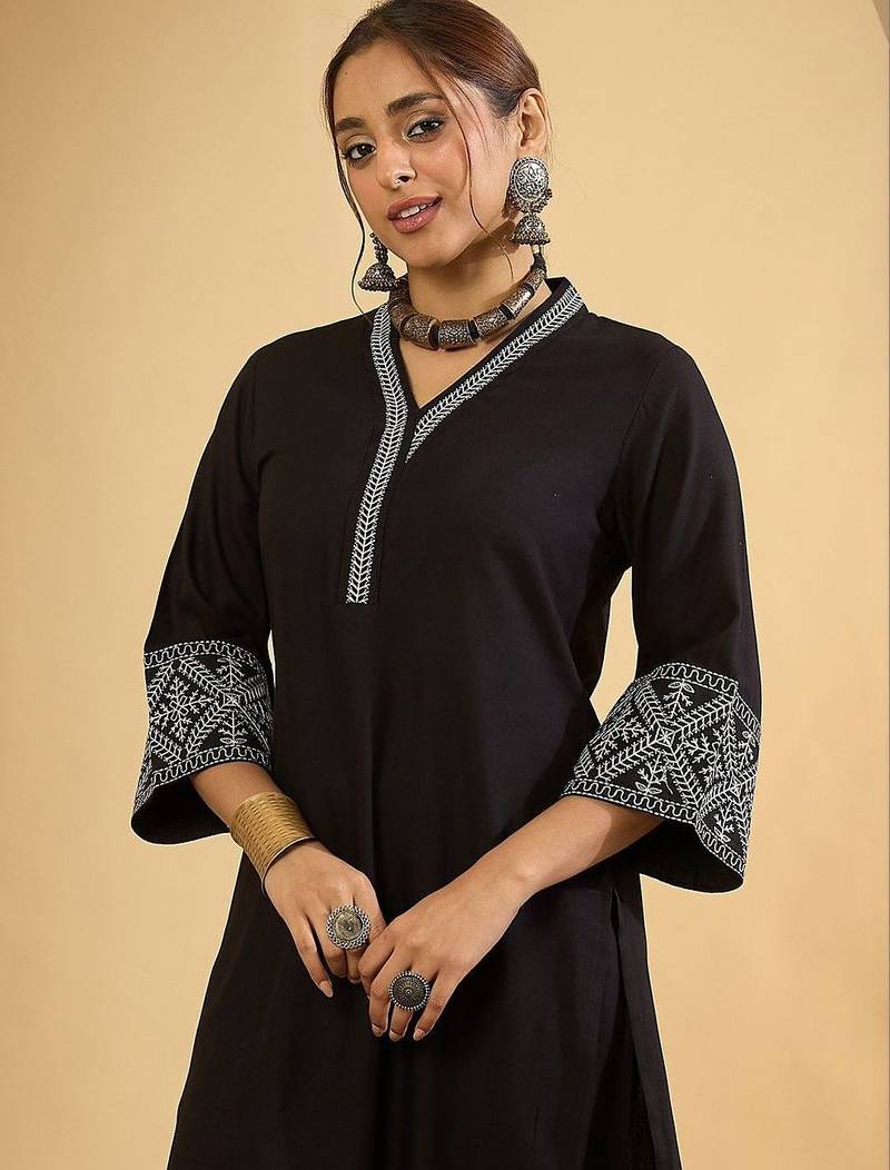 Women Ethnic Motifs Embroidered Regular Thread Work Kurta with Trousers