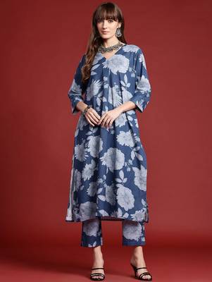 V-Neck Floral Printed Pleat Detailed Kurta with Trousers 2