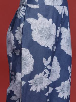 V-Neck Floral Printed Pleat Detailed Kurta with Trousers 4