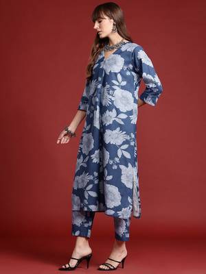 V-Neck Floral Printed Pleat Detailed Kurta with Trousers 5