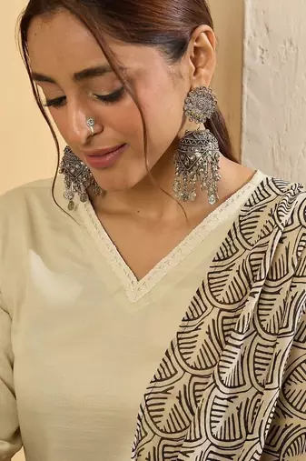 Women Ethnic Motifs Regular Kurta with Trousers & With Dupatta