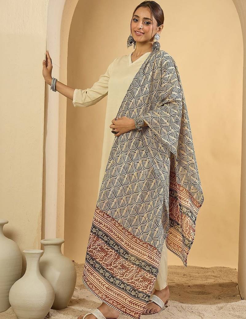 Women Ethnic Motifs Regular Kurta with Trousers & With Dupatta