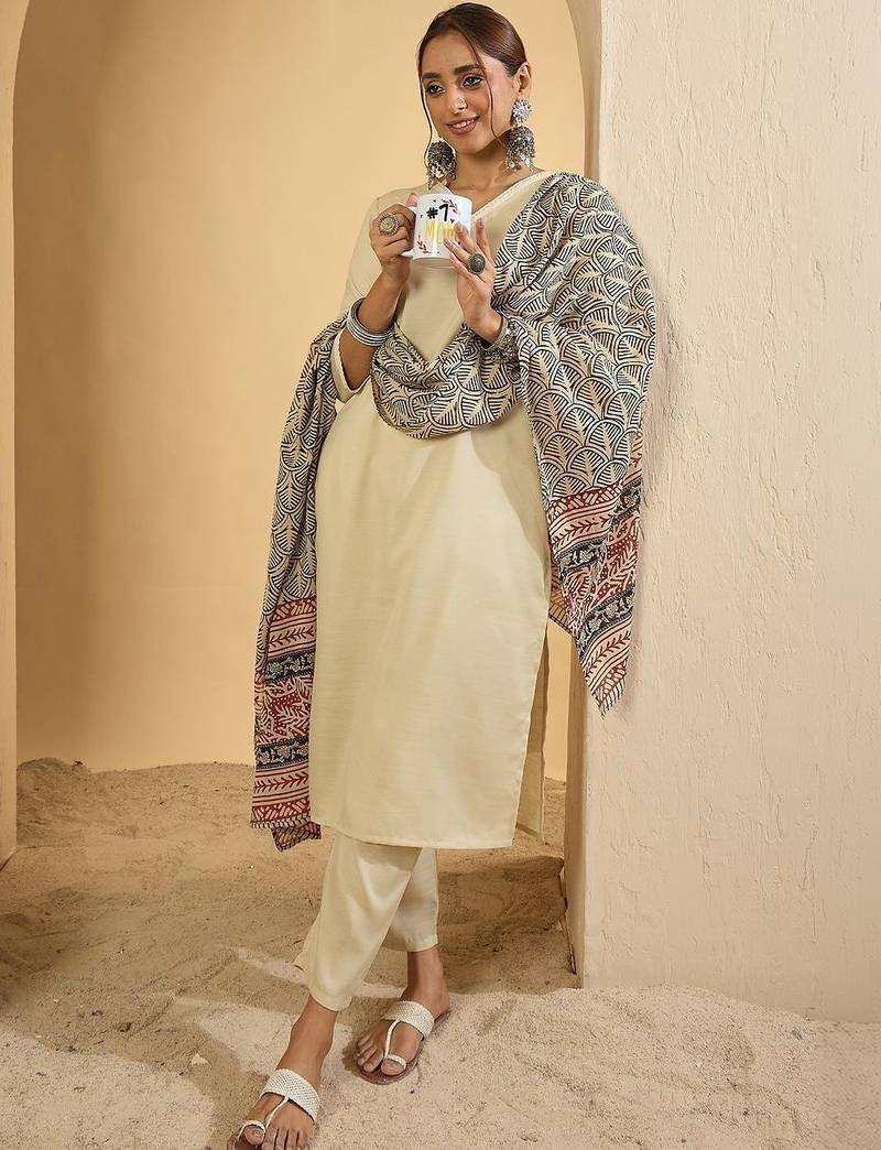 Women Ethnic Motifs Regular Kurta with Trousers & With Dupatta