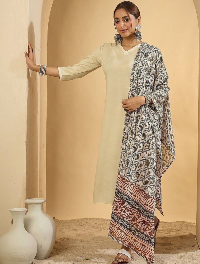 Women Ethnic Motifs Regular Kurta with Trousers & With Dupatta