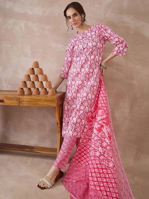 Women Floral Printed Regular  Cotton Kurta with Trousers & With Dupatta 1