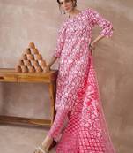 Women Floral Printed Regular  Cotton Kurta with Trousers & With Dupatta