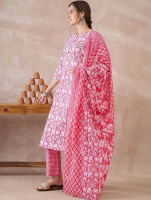 Women Floral Printed Regular  Cotton Kurta with Trousers & With Dupatta 5