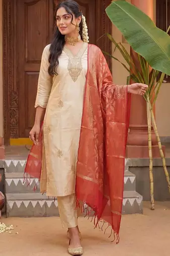 Women Ethnic Motifs Embroidered Regular Thread Work Kurta with Trousers & With Dupatta