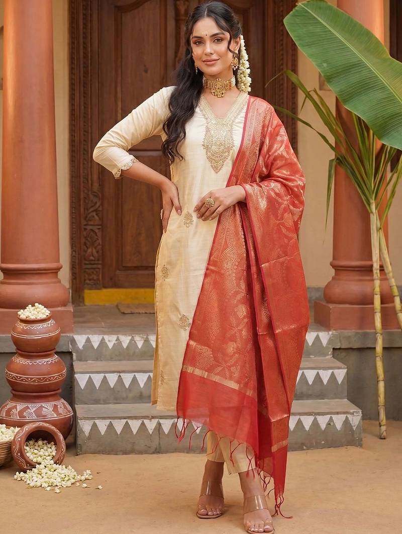 Women Ethnic Motifs Embroidered Regular Thread Work Kurta with Trousers & With Dupatta
