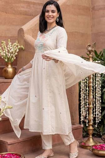 Women Floral Embroidered Empire Thread Work  Cotton Kurta with Trousers & With Dupatta